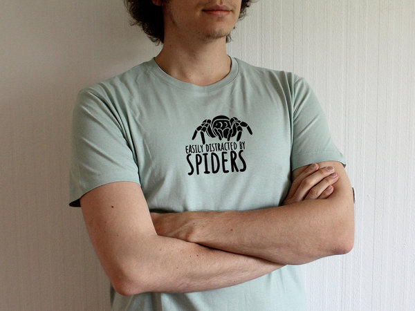 Spinnen T-Shirt "Easily distracted by spiders"