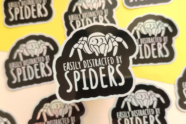 Sticker Holografisch - easily distracted by spiders